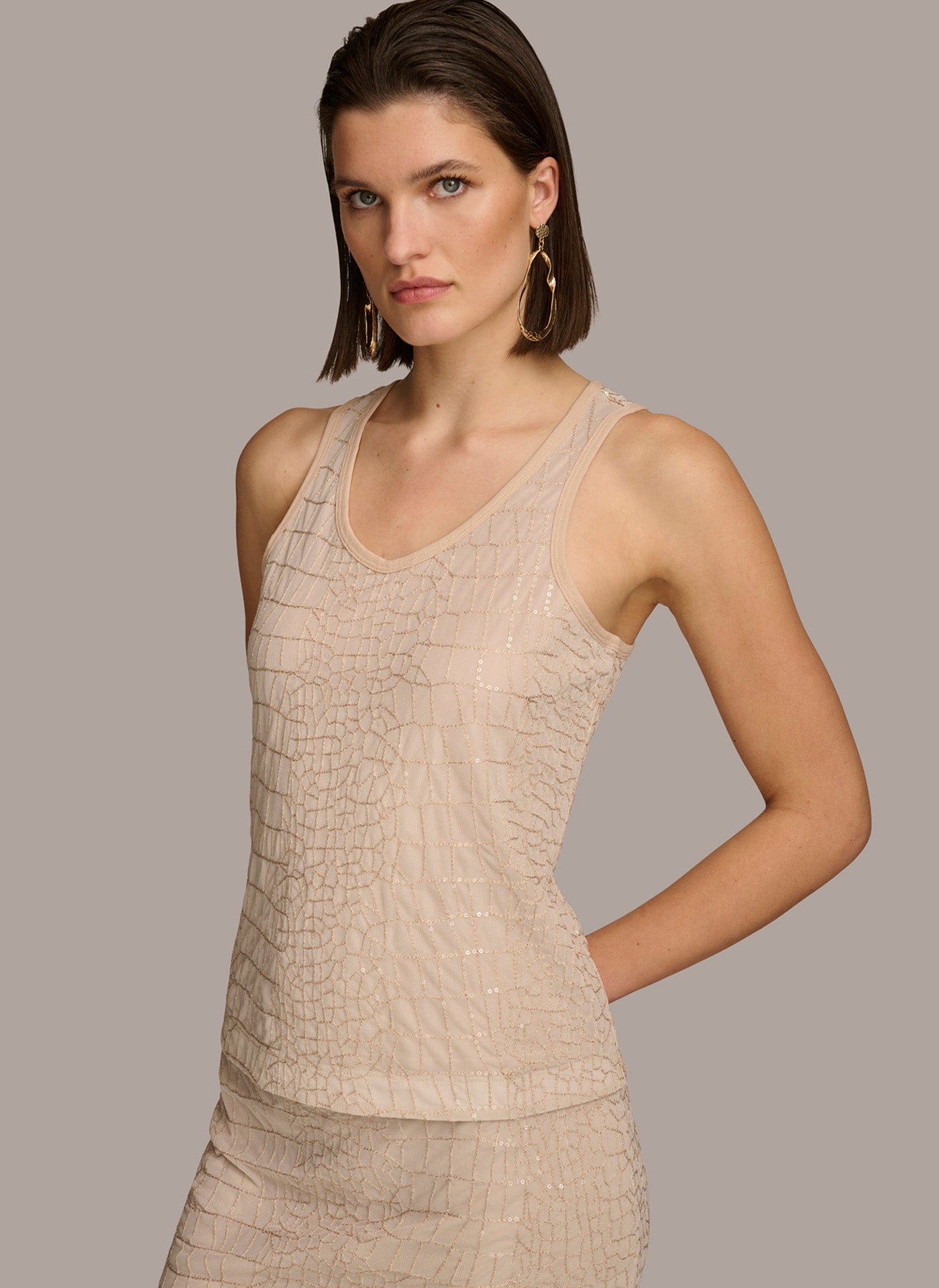 (image for) UNIQUE ADVANTAGE SEQUIN V-NECK TANK